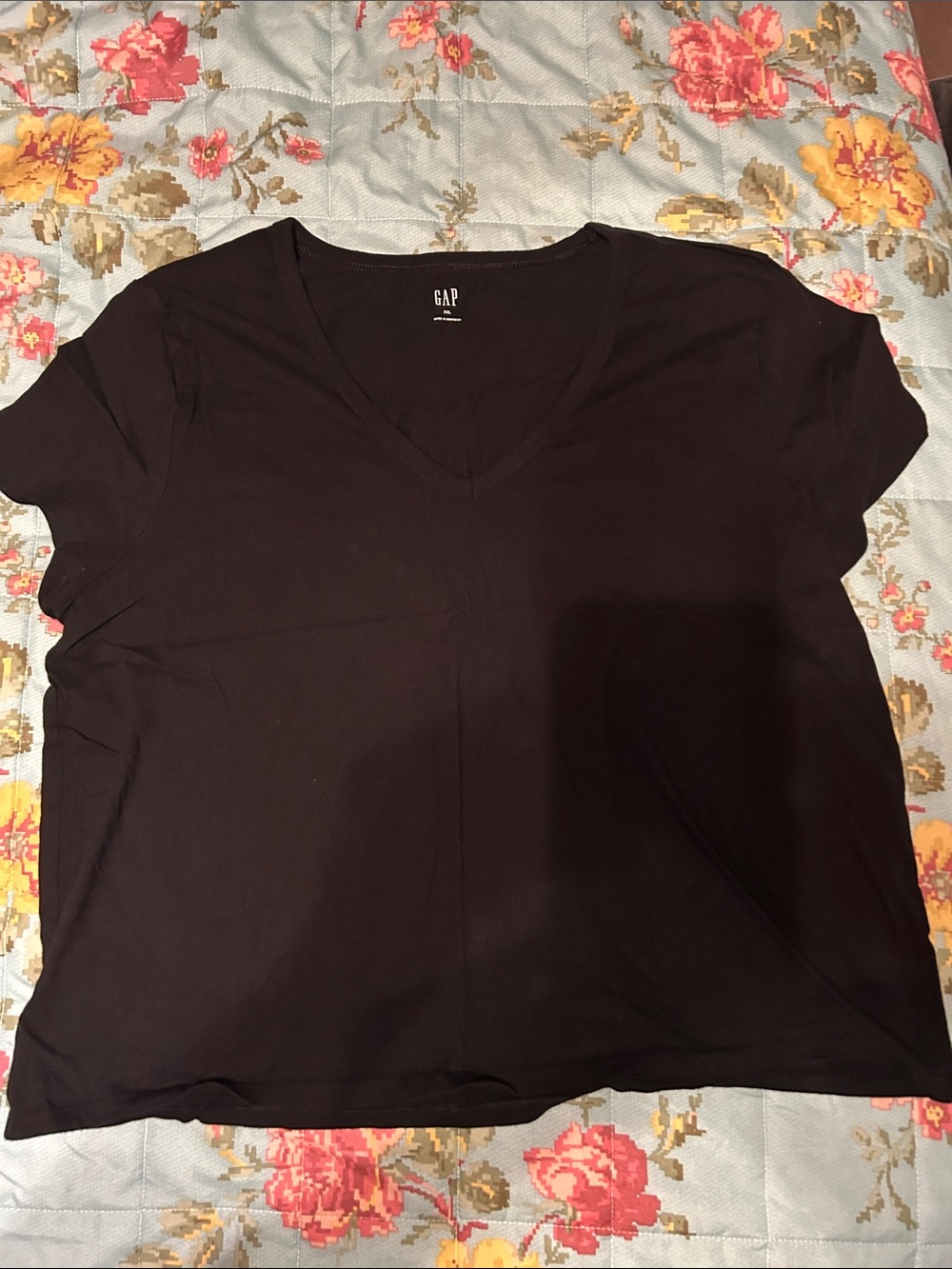 GAP Women's Black V-Neck Short Sleeve Tee